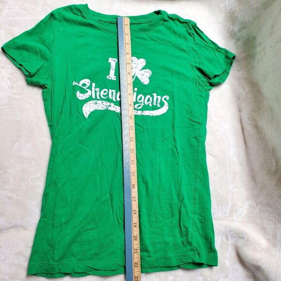 NWOT "I Love Shenanigans" Green Graphic T-Shirt Womens Large 100% Cotton - Picture 3 of 11